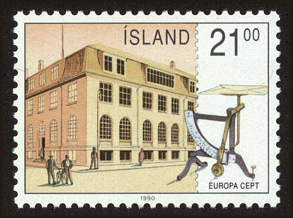 Front view of Iceland 698 collectors stamp