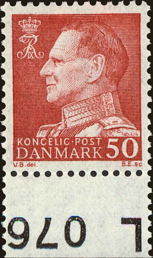 Front view of Denmark 418 collectors stamp