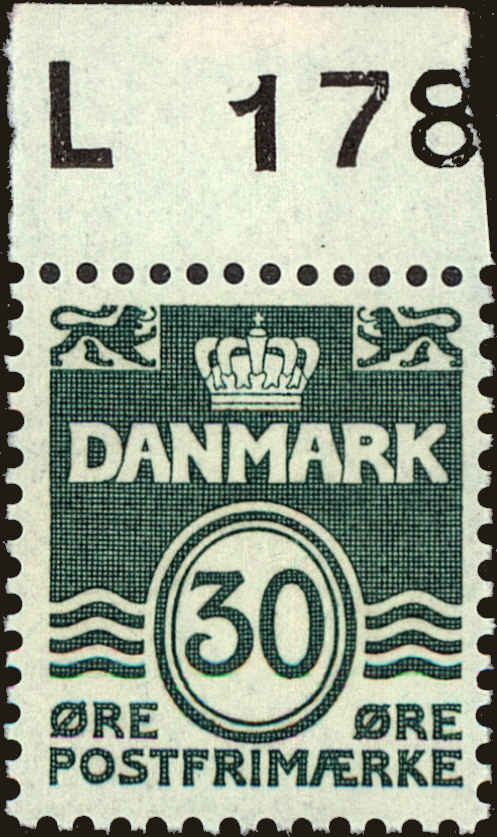Front view of Denmark 437 collectors stamp
