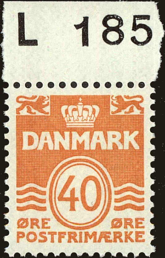 Front view of Denmark 437A collectors stamp