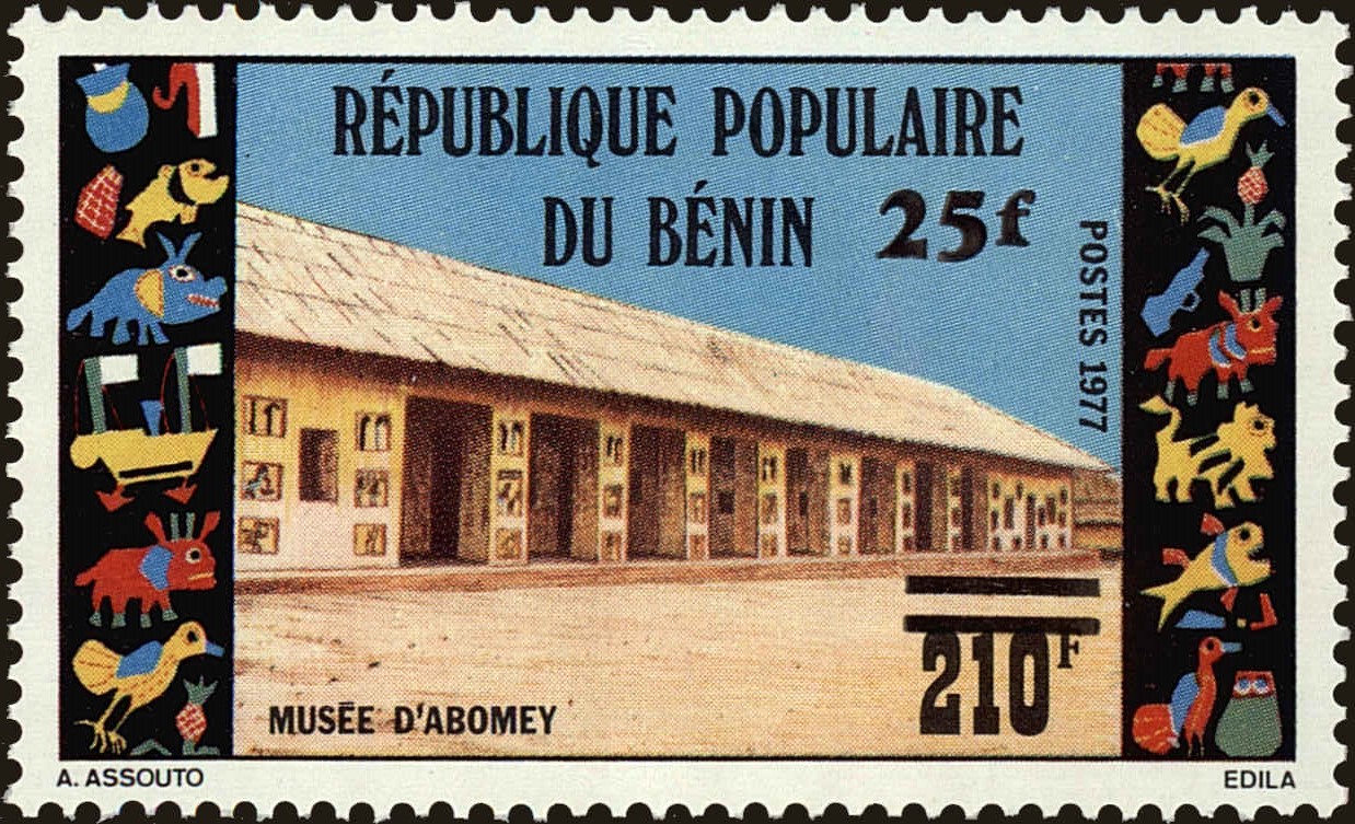 Front view of Benin 562 collectors stamp