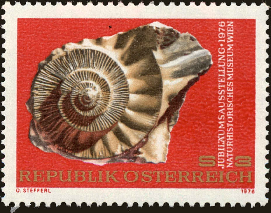 Front view of Austria 1032 collectors stamp