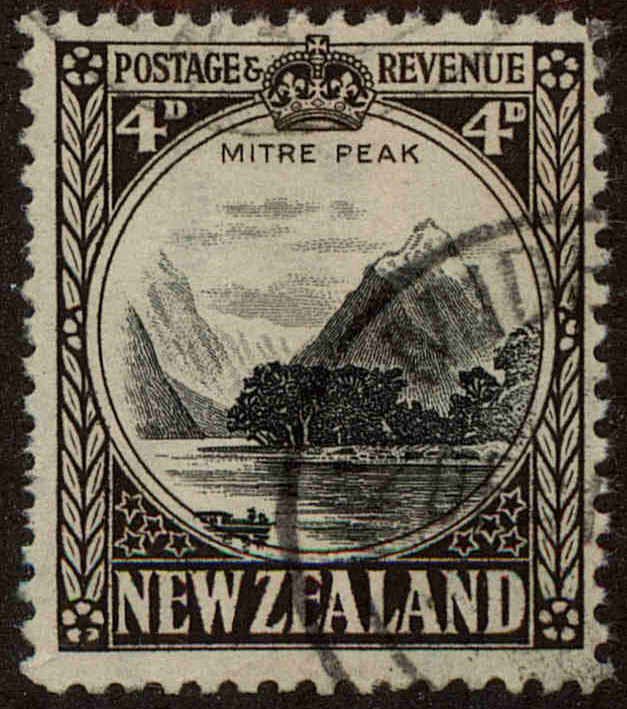 Front view of New Zealand 209a collectors stamp