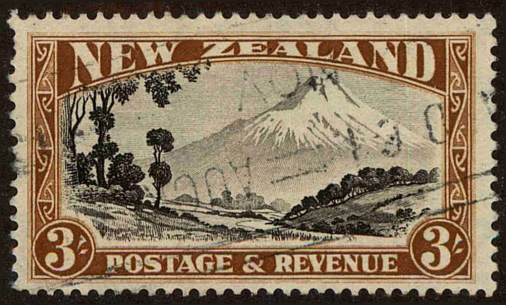 Front view of New Zealand 216 collectors stamp