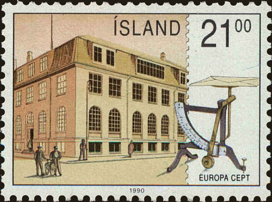 Front view of Iceland 698 collectors stamp