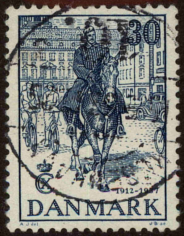 Front view of Denmark 261 collectors stamp