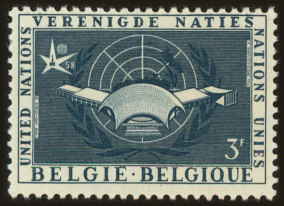 Front view of Belgium 521 collectors stamp