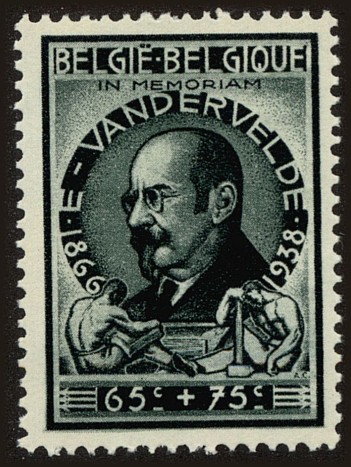 Front view of Belgium B423 collectors stamp