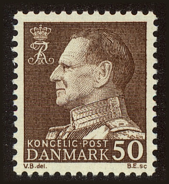 Front view of Denmark 438 collectors stamp