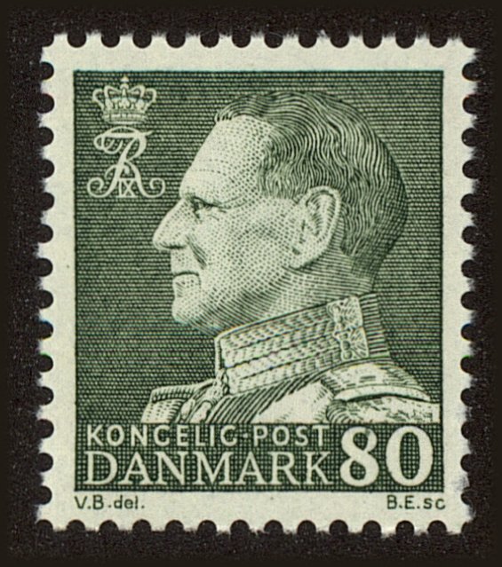 Front view of Denmark 440 collectors stamp